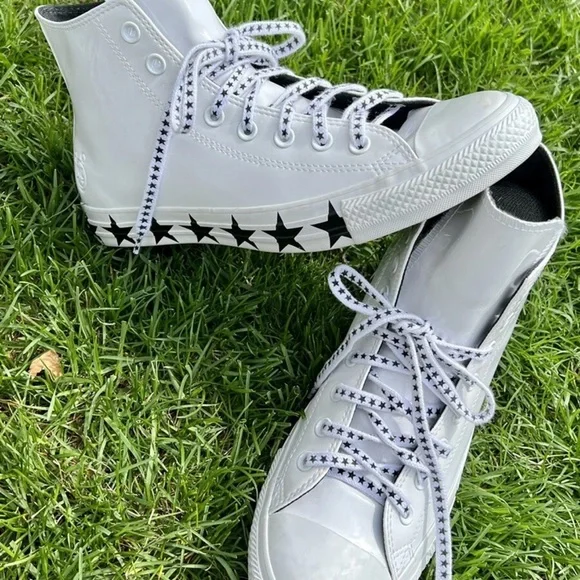 CONVERSE MILEY CYRUS LIMITED EDITION COLOR WHITE/SIZE 11 UNISEX(MEN’S-WOMEN’S) - Picture 4 of 6